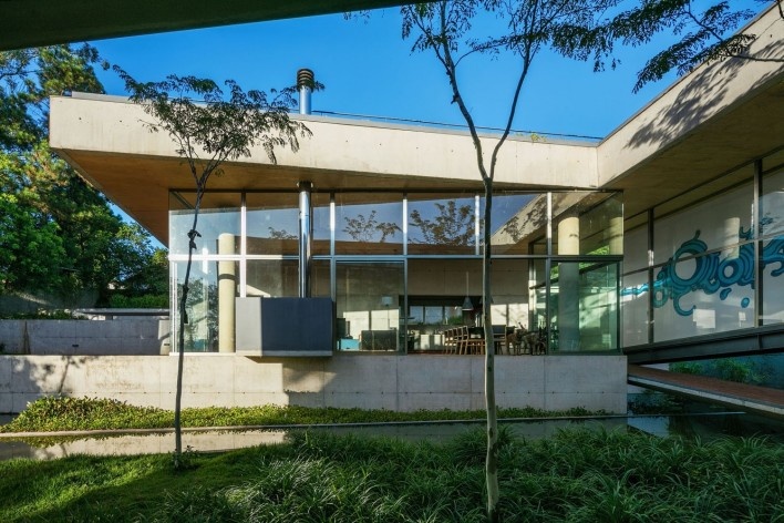 Casa em Cotia, UNA Arquitetos, 2016<br />Foto Nelson Kon 