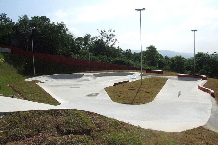 Praça Vila Parateí. Projeto ODVO Arquitetura e Urbanismo. Guararema, 2006 [divulgação]