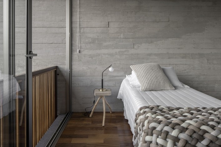 Casa Floresta, Belo Horizonte MG Brasil, 2021. Arquitetos Zargos Rodrigues, Rodrigo Pereira, Frederico Rodrigues, Carla Deltreggia, Ika Okamoto, Letícia Armond, Nathalia Melo e Laís Parreiras (autores) / Estúdio Zargos<br />Foto Jomar Bragança 