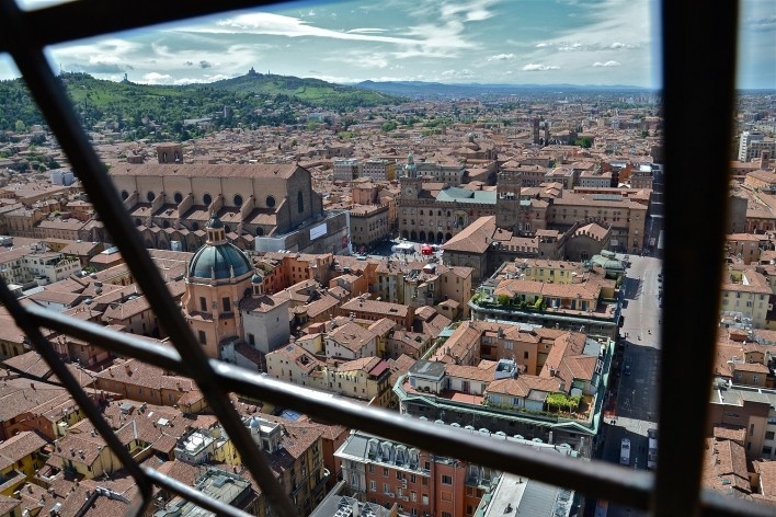 Centro Histórico de Bolonha, aspecto geral a partir da Torre Asinelle com destaque para a inserção monumental da Basílica di San Petronio<br />Foto Fabio Jose Martins de Lima 