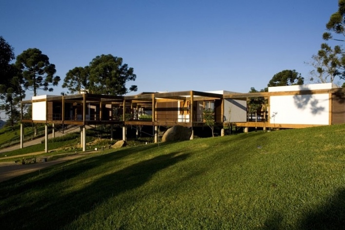 Casa Grelha, Serra da Mantiqueira SP. Forte, Gimenes & Marcondes Ferraz Arquitetos, 2007<br />Foto Leonardo Finotti 