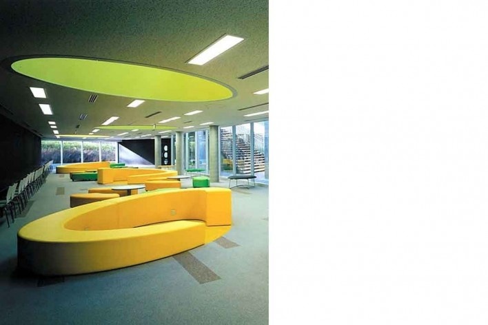 Escola de Administração, sala de estudos com móveis especialmente projetados, Josai International University, Saitama-ken, Japão, 2003-2006, Studio Sumo<br />Foto Kudoh Ltd.  [Studio Sumo]