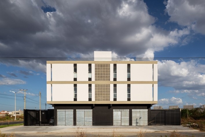 Casas + Edifício Misto MBV2, Sobral CE Brasil, 2020. Arquitetos Bruno Braga, Bruno Perdigão, Igor Ribeiro e Luiz Cattony / Rede Arquitetos<br />Foto Igor Ribeiro 