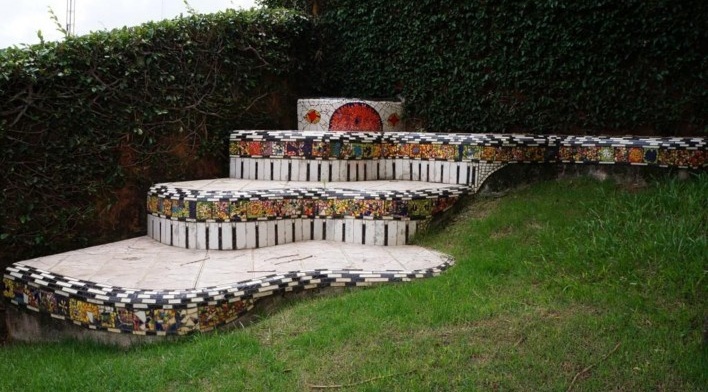 Escultura de mosaicos na Casa da Cultura Miguel Reale<br />Foto Bianca Siqueira Martins Domingos 