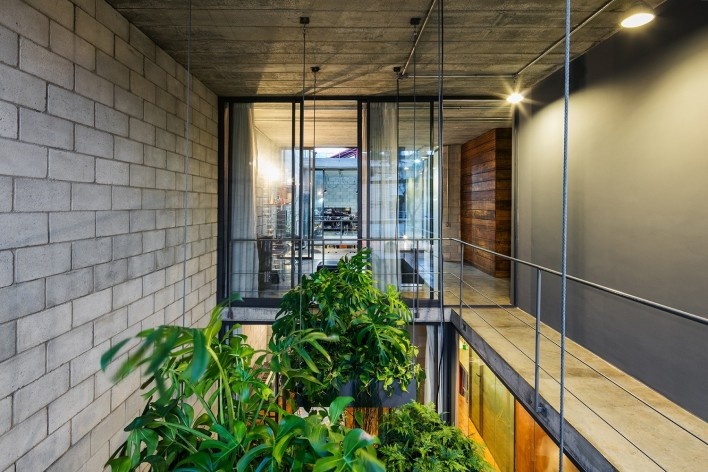 Casa Mipibu, São Paulo SP Brasil, 2015. Arquitetos Danilo Terra, Pedro Tuma e Fernanda Sakano / Terra e Tuma Arquitetos Associados<br />Foto Nelson Kon 
