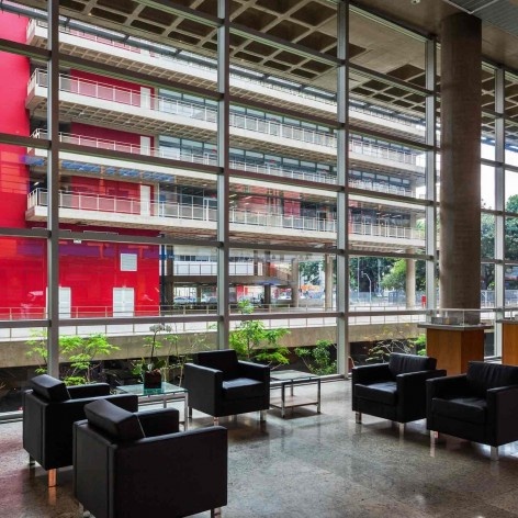 Centro Paula Souza, São Paulo, arquitetos Francisco Spadoni e Pedro Taddei<br />Foto Nelson Kon 