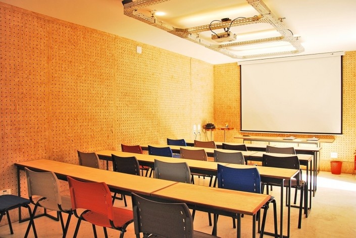Wikilab Coworking, auditório sala de aula, São Carlos, 2016. Arquiteto José Calijuri Hamra<br />Foto divulgação 