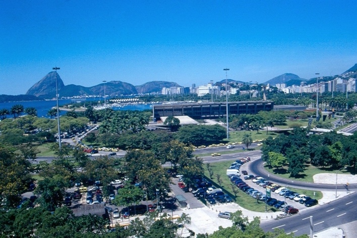 Aterro do Flamengo, Rio de Janeiro, anos 1960. Projeto de Affonso Reidy e Burle Marx <br />Foto Roberto Segre 