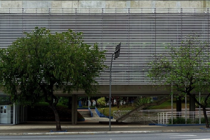 Terminal Digital do Ensino, São Caetano do Sul, 2008. Arquiteto José Augusto Aly<br />Foto Mauro Calliari 