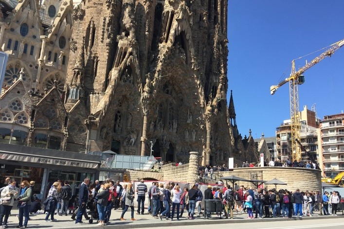 Turistas na fachada do Nascimento, 2017<br />Foto Celma Chaves 