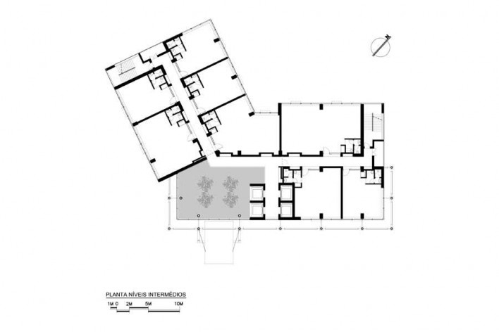 Tower Plaza. Planta níveis intermediários. Regino Cruz Arquitectos, Vila Nova de Gaia, Portugal