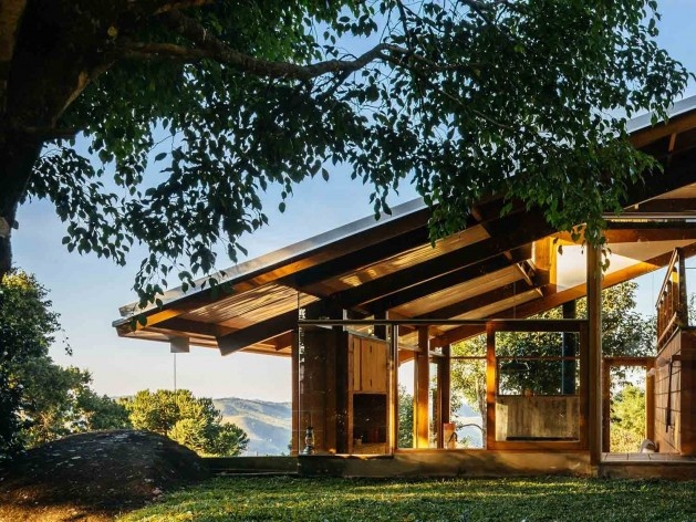 Casa de meia encosta, São Francisco Xavier SP, 2013. Arquitetos Denis Joelsons e Gabriela Baraúna Uchida<br />Foto Pedro Kok 