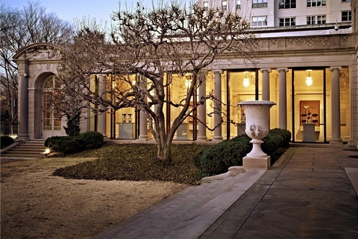 Exterior view of the new Portico Gallery for Decorative Arts and Sculpture, The Frick Collection, New York<br />Photo Michael Bodycomb 