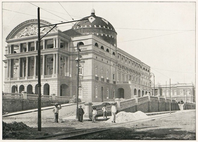 Teatro Amazonas, Manaus
<br />Foto Felipe Augusto Fidanza  [<i>Álbum do Amazonas 1901-1902</i>]