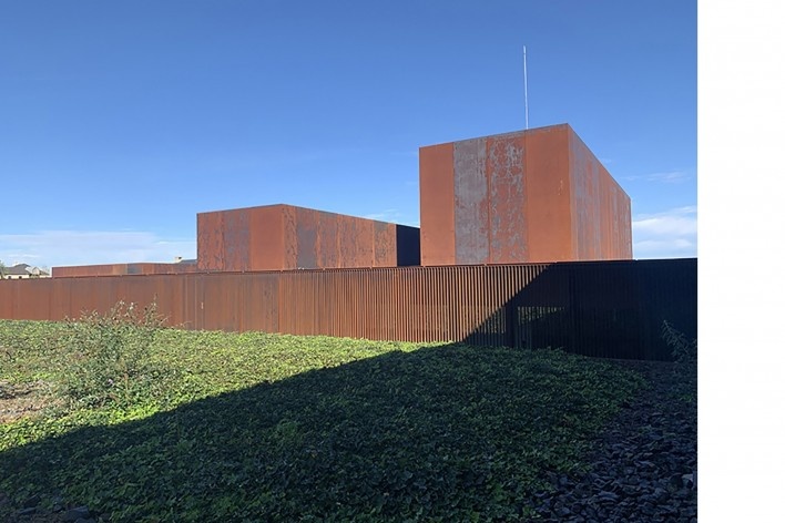 Museu Soulages, fachada de brises, França, 2014. RCR Arquitectes<br />Foto Mariana Magalhães Costa 