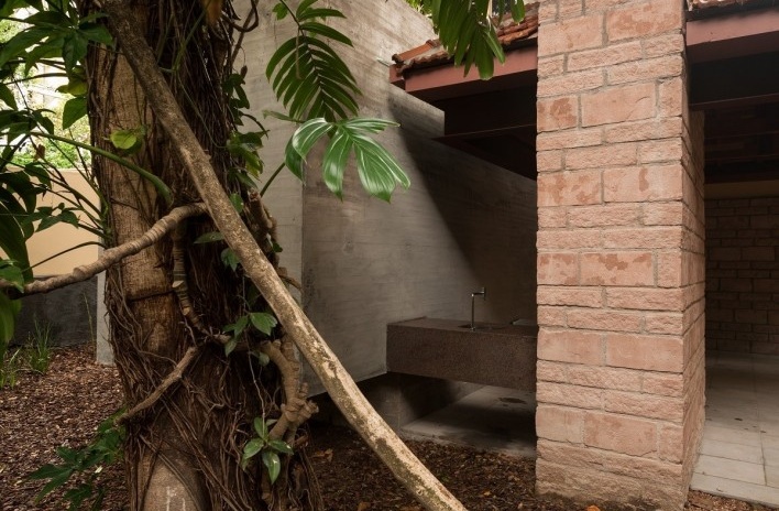 Casa Lutzenberger, churrasqueira. Reforma Kiefer arquitetos
