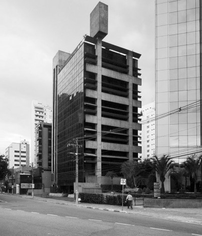 Edifício no Itaim. Arquiteto Paulo Mendes da Rocha<br />Foto divulgação 