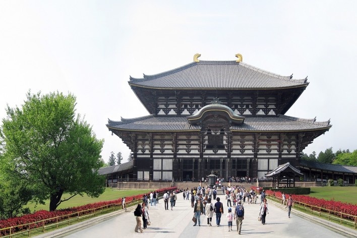 Alexandrina Mori em Todai-Ji, Nara, Japão, 2008<br />Foto Victor Hugo Mori 