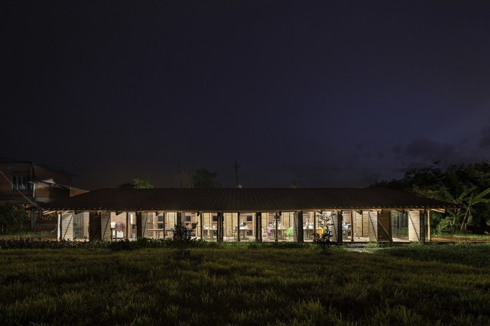 Taller de Confección Amairis, San Isidro, Colombia. Taller Ruta 4<br />Foto Federico Cairoli 