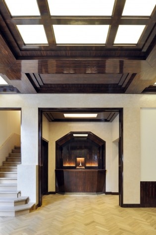 The family room is notable for its roof to the caisson and varnished coated therewith<br />Foto Georges de Kinder  [Ma² - Metzger and Partners Architecture]