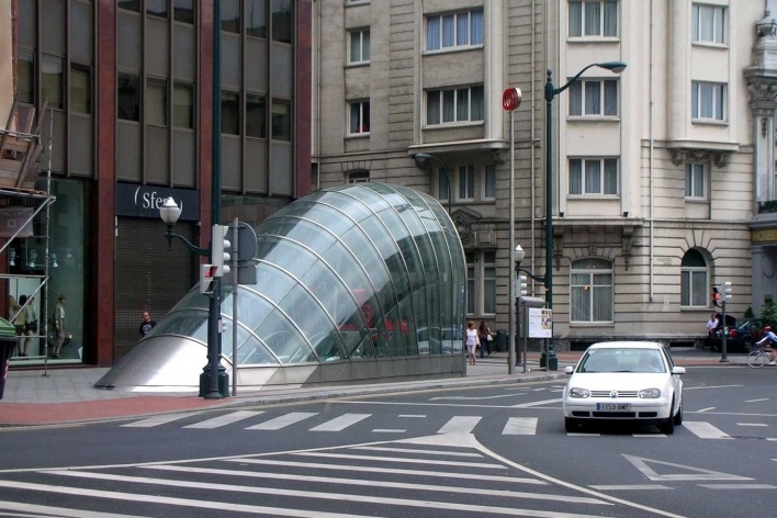 Estação de Metrô. Foster & Partners, 1995<br />Foto Gabriela Celani 