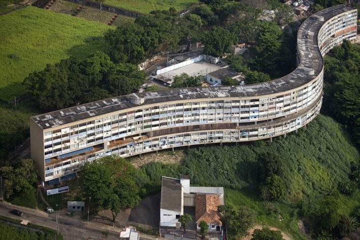Conjunto Residencial Prefeito Mendes de Moraes (Pedregulho), Rio de Janeiro RJ Brasil, 1947. Arquitetos Affonso Eduardo Reidy e Carmen Portinho<br />Foto Leonardo Finotti 