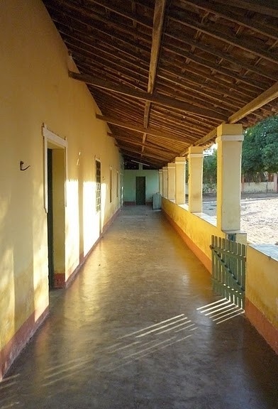 Tejuçuoca, Ceará. Alpendre lateral de casa de fazenda<br />Foto José Albano 