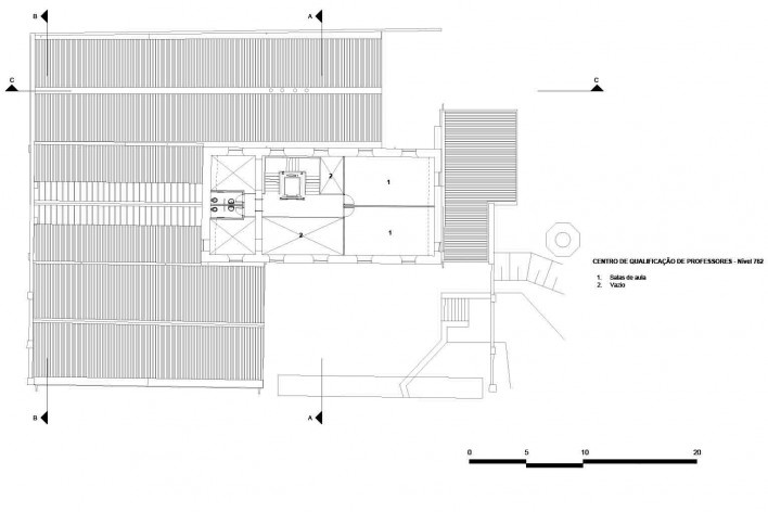 Fábrica de Sal – Centro Educacional de Ribeirão Pires, planta nível 762 do Centro de Qualificação de Professores, 2001-2003. Arquitetos Rafael Perrone e Márcio do Amaral<br />Imagem divulgação 