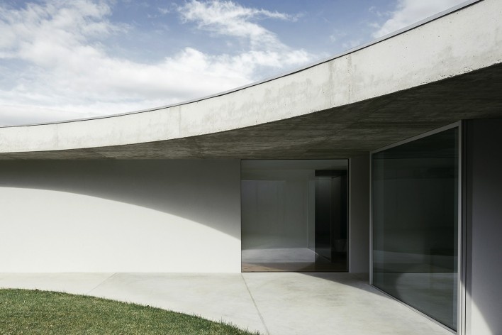 Gloma House, Leiria, Portugal, 2019. Architect Bruno Lucas Dias/ Bruno Dias Arquitectura<br />Foto/ Photo Hugo Santos Silva 