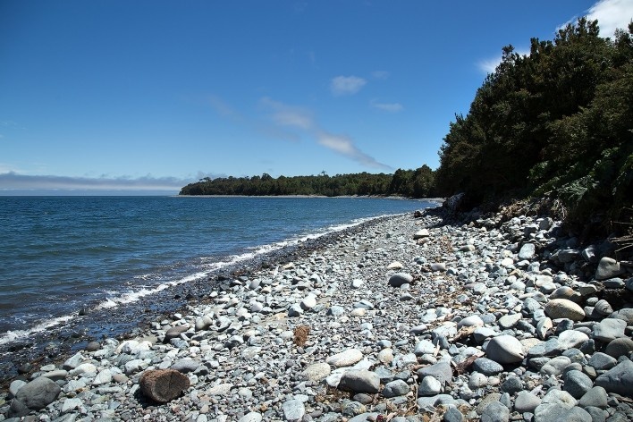 Praia em Chaitén, Golfo Corcovado, Oceano Pacífico<br />Foto Diana Souza 