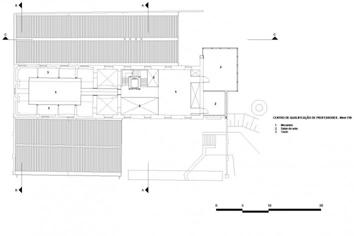 Fábrica de Sal – Centro Educacional de Ribeirão Pires, planta nível 758 do Centro de Qualificação de Professores, 2001-2003. Arquitetos Rafael Perrone e Márcio do Amaral<br />Imagem divulgação 