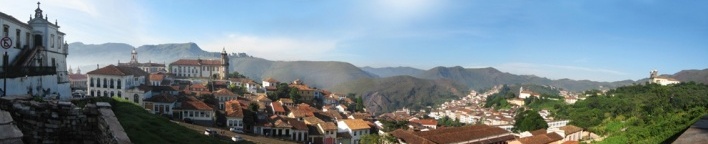 Esta é uma das dezenas de panorâmicas que elaborei a partir de imagens de Ouro Preto. A antiga Vila Rica em função de seu traçado entre vales e morros permite infinitos pontos de vista para captar sua arquitetura excepcional