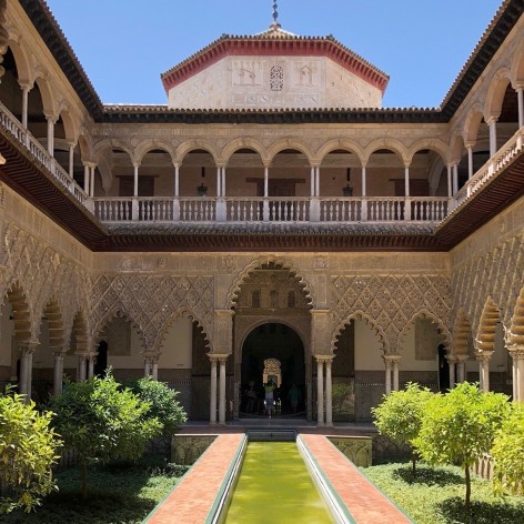 Pátio de las Muñecas no Palácio del Rey Don Pedro, 1364, no complexo palaciano do Alcázer de Sevilha<br />Foto José Lira 