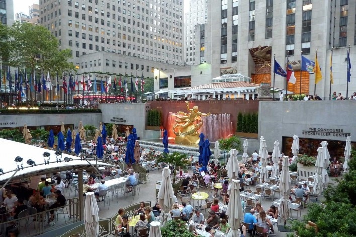 A praça principal do Rockefeller Center, transformada em um espaço de convívio<br />foto José Barki 