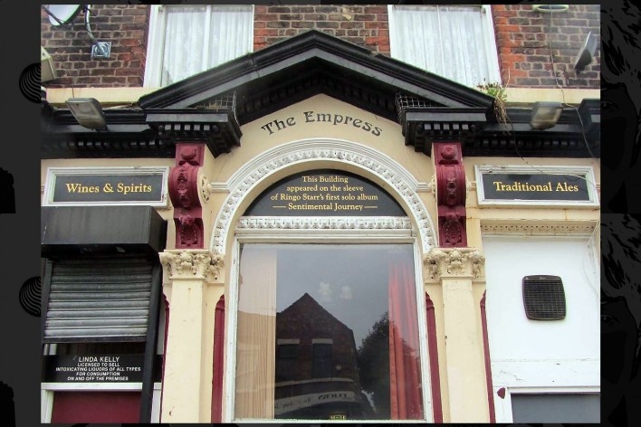 O Pub The Empress, na High Park Street ao lado da Madryn Street. Era freqüentado pela mãe e padrasto de Ringo. O local foi a capa do primeiro álbum solo de Ringo Sentimental Journey<br />Foto Victor Hugo Mori 