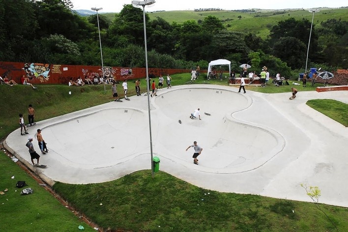 Praça Vila Parateí. Projeto ODVO Arquitetura e Urbanismo. Guararema, 2006 [divulgação]