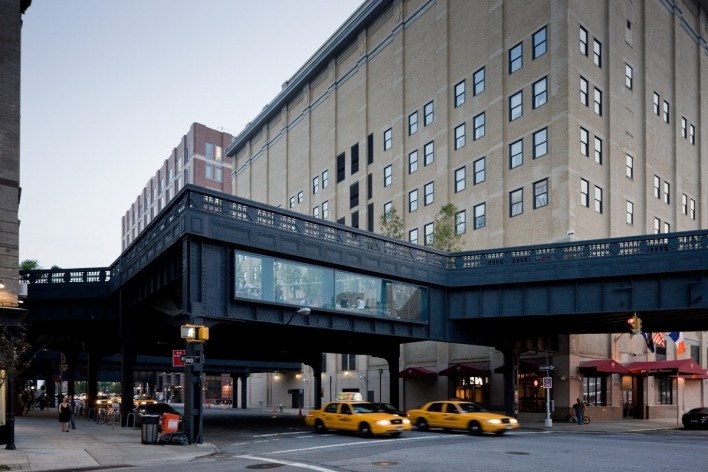 High Line Phase 1. Washington Grasslands, aerial view of the High Line over Little West 12th Street<br />Photo Iwan Baan 2009 