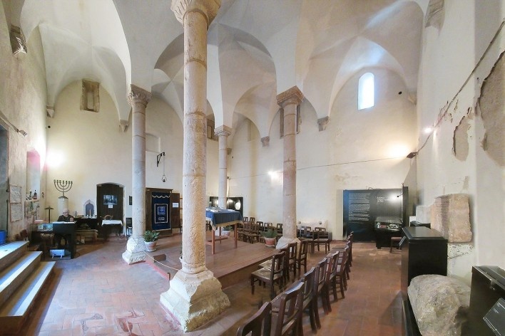 Sinagoga de Tomar em Portugal<br />Fotomontagem Victor Hugo Mori, 2016 