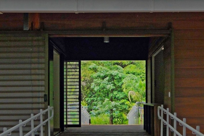 Sede Administrativa do Parque Natural Fazenda do Carmo, relação exterior-interior, São Paulo, Secretaria do Verde e Meio Ambiente – SVMA, 2018<br />Foto divulgação 