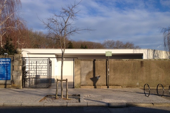 Fundação de Serralves – Museu de Arte Contemporânea, entrada, Porto, arquiteto Álvaro Siza<br />Foto Masao Kamita 