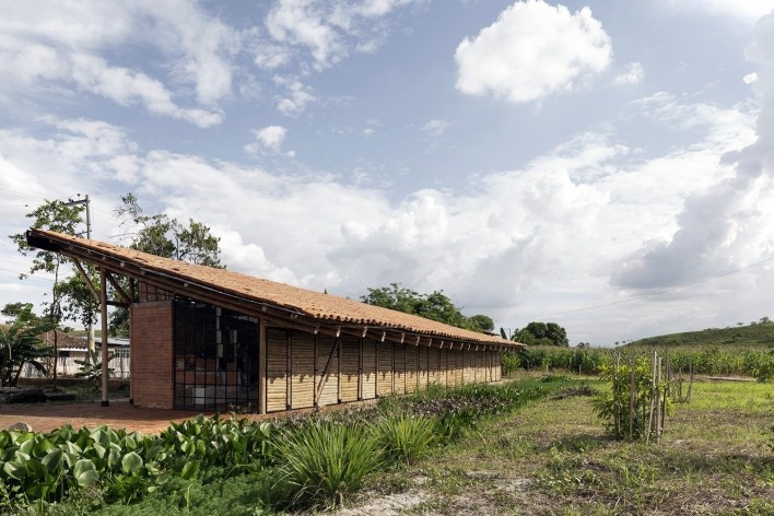 Taller de Confección Amairis, San Isidro, Colombia. Taller Ruta 4<br />Foto Federico Cairoli 