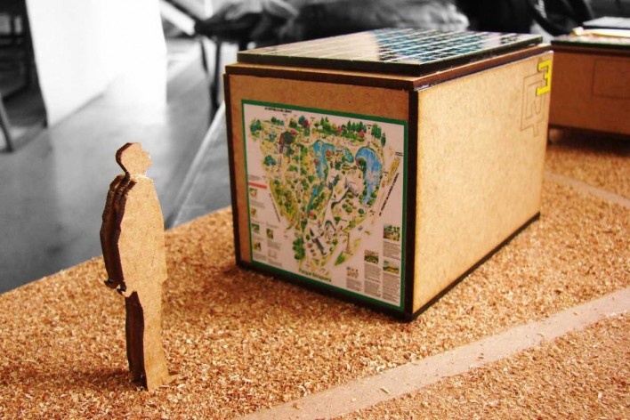 Projeto de quiosque para parques públicos de São Paulo, maquete física. Beatriz Carra Bertho, Gabriela Ortega, Maíra de Camargo Barros, Mariela Mezalira, Ricardo Marchesini Galvão. 3º. prêmio categoria estudantes, 2009.