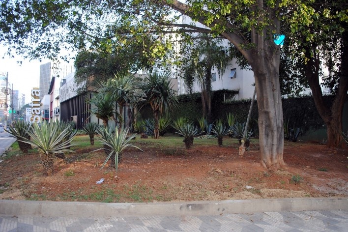 Oficina de desenho urbano MCB, pracinha frontal ao museu, do outro lado da avenida, São Paulo, 2011<br />Foto Eduardo Miller e Felippe Bazani 
