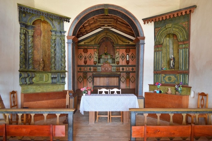 Capela de São João Batista, retábulos, extinto Arraial do Ferreiro, Goiás Velho GO, 2014<br />Foto Elio Moroni Filho 