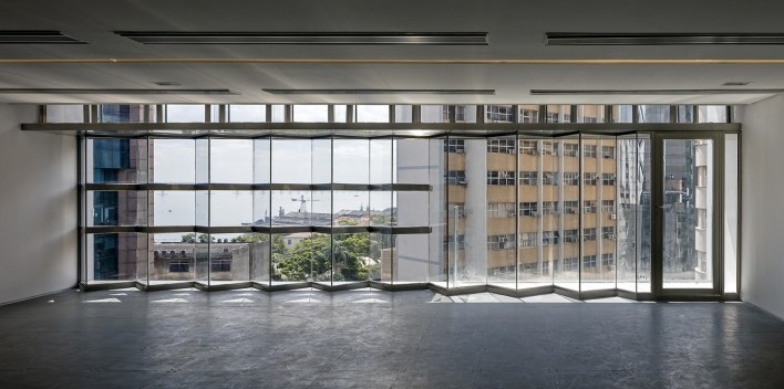 RB12, caixilhos da fachada bioclimática, variações da modulação. Triptyque<br />Foto Leonardo Finotti 