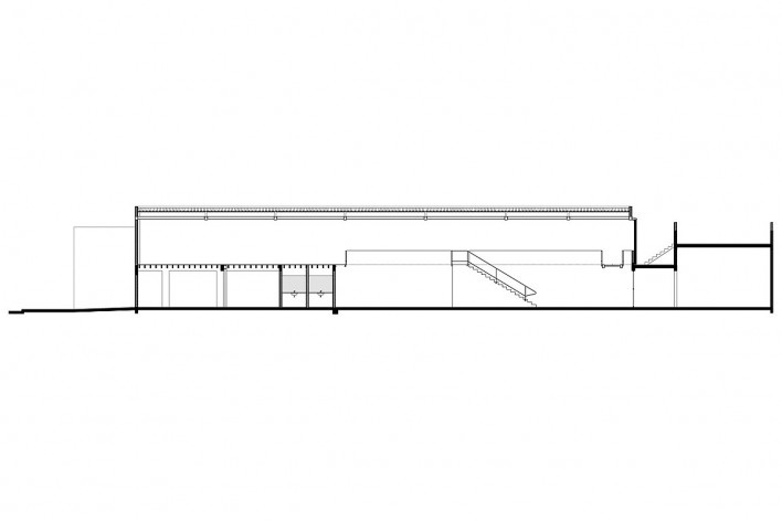 Corte. Galeria Vermelho. P.M. da Rocha e Piratininga Arquitetos Associados. São Paulo, 2007<br />divulgação 