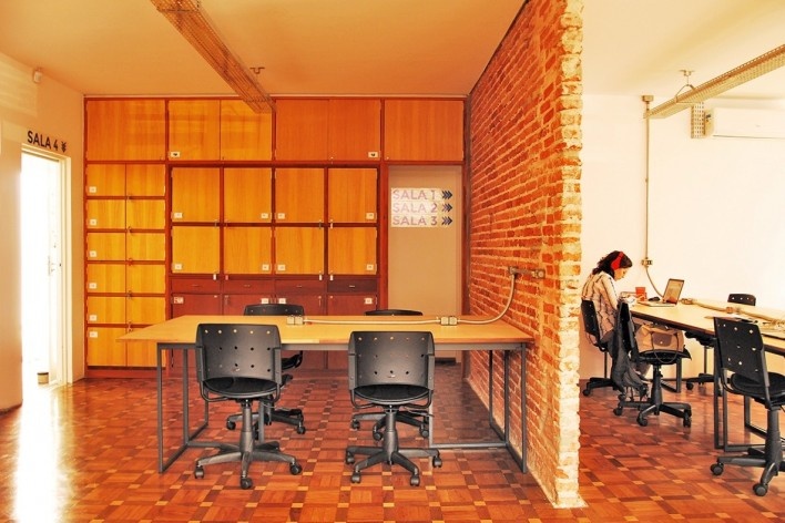 Wikilab Coworking, estações de trabalho, São Carlos, 2016. Arquiteto José Calijuri Hamra<br />Foto divulgação 