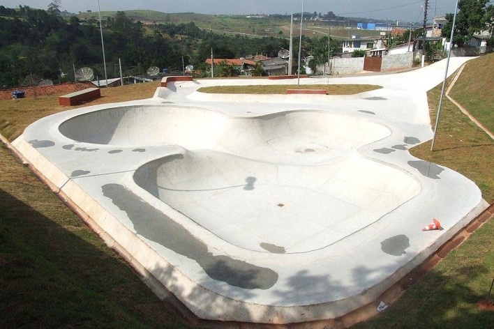 Praça Vila Parateí. Projeto ODVO Arquitetura e Urbanismo. Guararema, 2006 [divulgação]