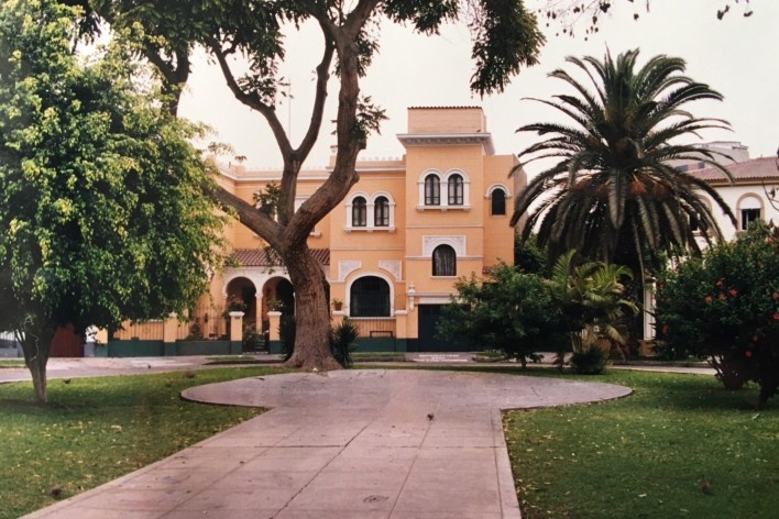 Casarão amarelo, Pousada del Parque, Parque Hernán Valarde, Lima Peru; à direita, o Casarão Branco<br />Foto Lincoln Paiva 