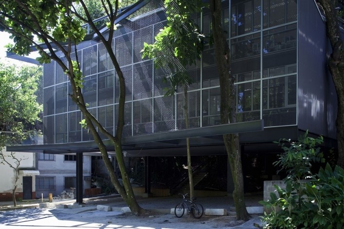 Edifício Beta, Campus da PUC-Rio, Rio de Janeiro. Arquitetos Marcos Favero, Andres Passaro e Diego Portas<br />Foto Fran Parente 